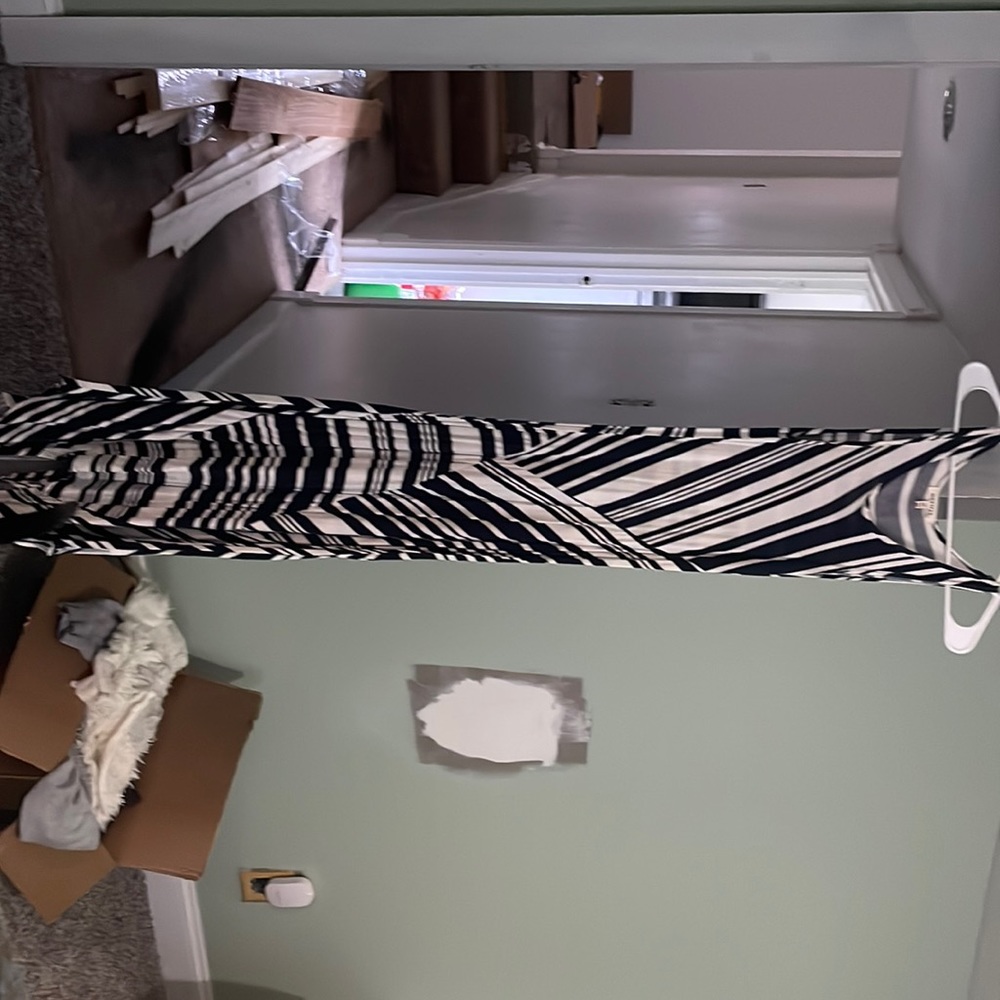 Maxi tank with flair bottom. Stetchy material